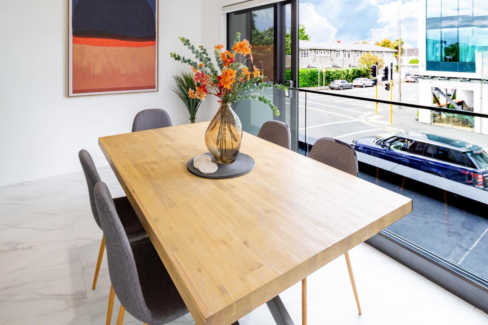 Luxury Living: 2-Bedroom Retreat In Christchurch Exterior photo